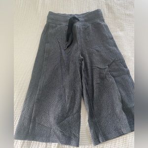 Lululemon retreat yourself crop textured sweatpants